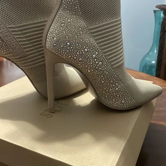 Brand new. Never worn - Picture 2 of 6